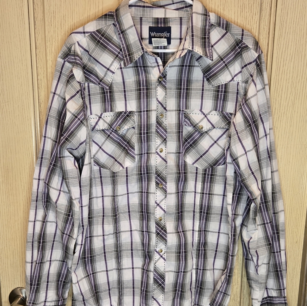 Wrangler mens pearl snap long sleeve size L shirt